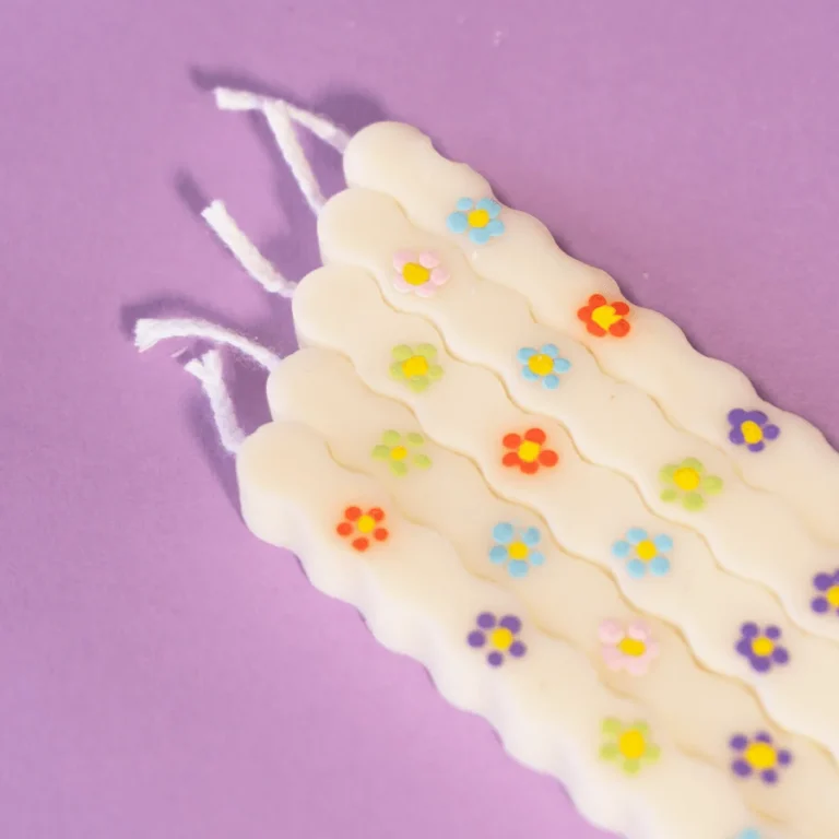 Velas de cumpleaños pintadas a mano con diseño de flores